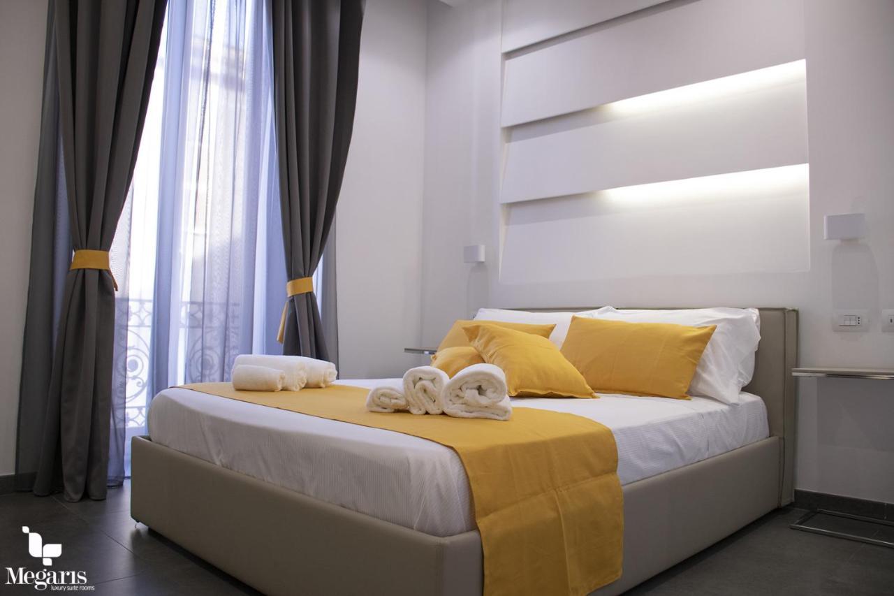 Couette-café Megaris Luxury *