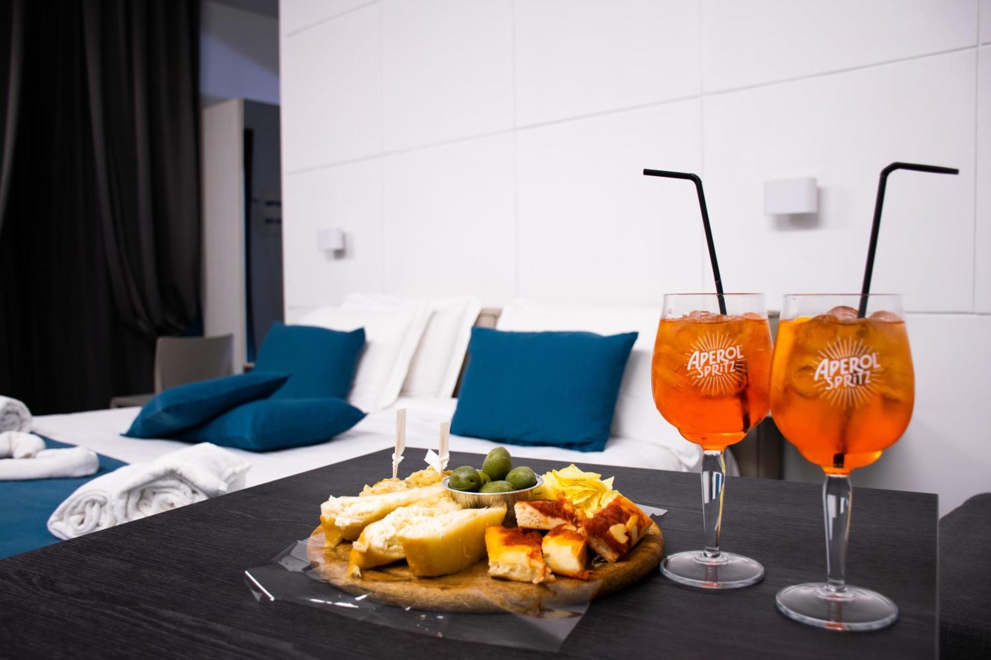 Couette-café Megaris Luxury *